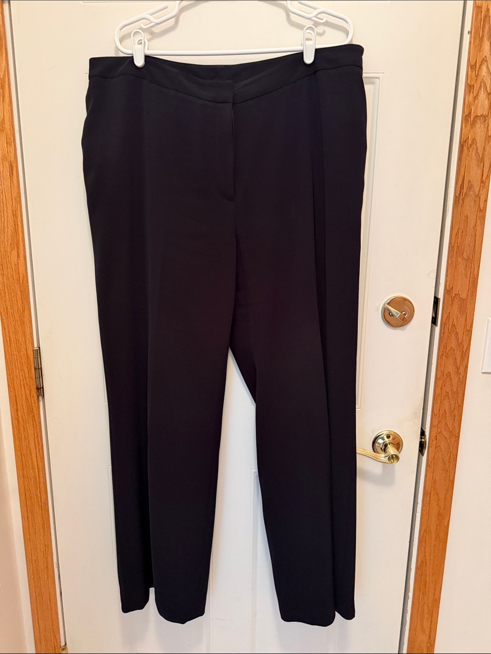Tahari Women’s Black Two-Piece Pant Suit. 18W - Picture 7 of 9